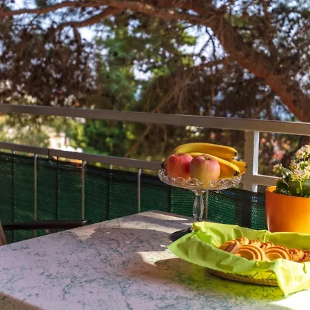 In Okrug Gornji Mit Grill Und Terrasse