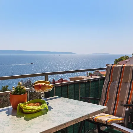 Holiday home In Okrug Gornji Mit Grill Und Terrasse
