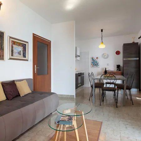 Holiday home In Okrug Gornji Mit Grill Und Terrasse *